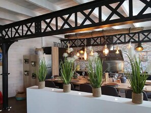 Villa | Dining - Villa in Nuaille-d'aunis With Private Pool (Nuaille d'Aunis)