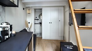 Unclassified image, 5 of 10, button - Studio Center of Paris Grand/boulevard (Paris)
