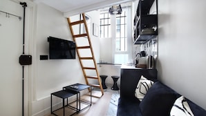 Unclassified image, 3 of 10, button - Studio Center of Paris Grand/boulevard (Paris)