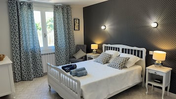 3 slaapkamers, een strijkplank/strijkijzer, reisbedje, gratis wifi