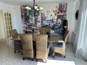 Dining - Villa with Private Pool – Grau d’Agde – 6–8 Guests – Beach – AC (Agde)