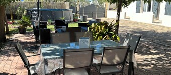 Air-conditioned villa/pool, quiet and shady, close to the sea, ideal for families