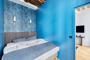 Apartment | Laptop workspace, iron/ironing board, bed sheets - Charming Apartment Center of Paris (Paris)