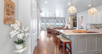 Lakeside Dreamhouse I Lake, Hot tub, Dogs