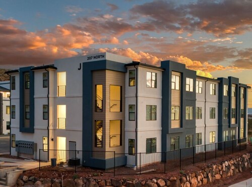 Cliff Side Retreat: Resort Indoor/Outdoor Pool, Basketball + Pickleball