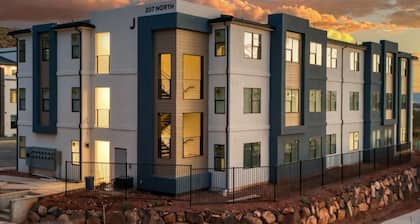 Cliff Side Retreat: Resort Indoor/Outdoor Pool, Basketball + Pickleball