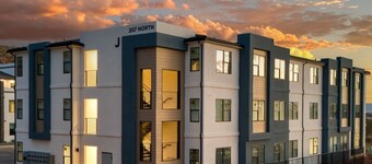 Cliff Side Retreat: Resort Indoor/Outdoor Pool, Basketball + Pickleball