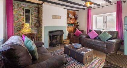 Host & Stay | Candyfloss Cottage