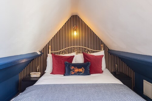 Host & Stay | Candyfloss Cottage