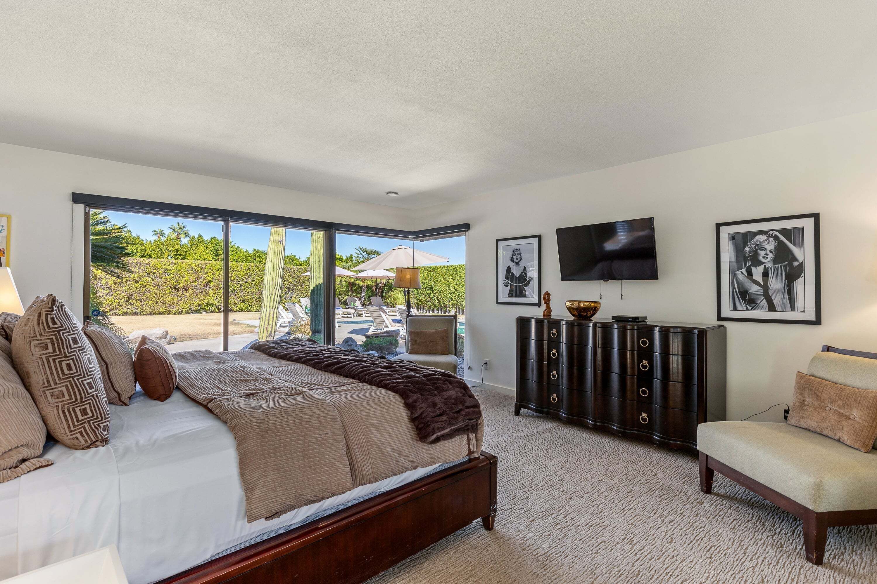 4 bedrooms, desk, iron/ironing board, free WiFi