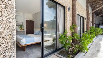 Suite Deluxe, 1 cama King size, baño privado, vista a la alberca | Ropa de cama de alta calidad y edredón