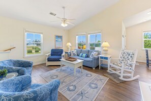 Smart TV, DVD player, books - Oceanside Dog Friendly Home with Private Pool, Hot Tub, Tiki Bar, and Smart TVs (Waves)