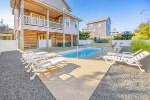 Outdoor pool - Oceanside Home w/ Private Pool, Hot Tub, Game Rm. Snag this Message in a Bottle! (Salvo)