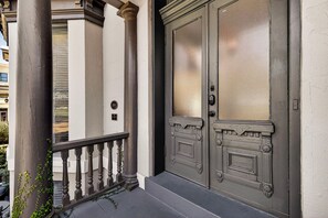 Exterior detail - The Squares of Savannah: Spacious Home Overlooking Forsyth by Lucky Savannah (Savannah)