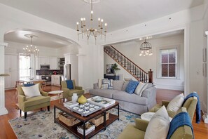 Smart TV - The Squares of Savannah: Spacious Home Overlooking Forsyth by Lucky Savannah (Savannah)