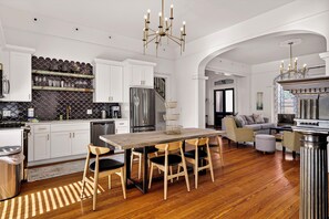 Interior - The Squares of Savannah: Spacious Home Overlooking Forsyth by Lucky Savannah (Savannah)