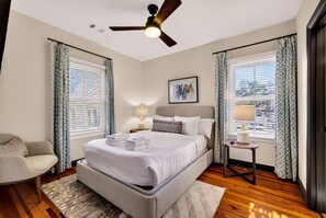 1 chambre, fer et planche à repasser, accès au Wi-Fi (inclus)