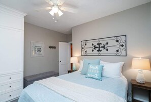 4 soverom, strykejern/-brett, wi-fi (inkludert) og sengetøy