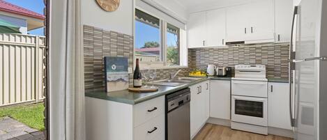 Frigorífic, microones, forn i placa de cuina