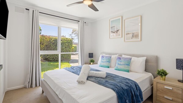 3 Schlafzimmer, Schreibtisch, Bügeleisen/Bügelbrett, WLAN