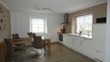 Nhà | Bếp riêng | Ấm điện, lò nướng bánh mì