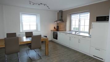 House | Dapur peribadi | Cerek elektrik, pembakar roti