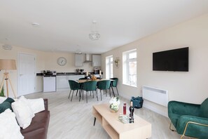 Deluxe Apartment, Non Smoking, Balcony | Living area - home.ly North London Apartments Wembley (Wembley)