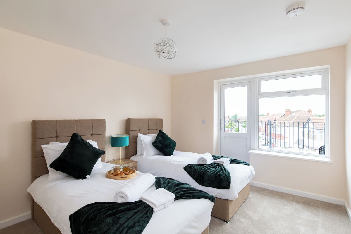 2 bedrooms, iron/ironing board, travel cot, free WiFi