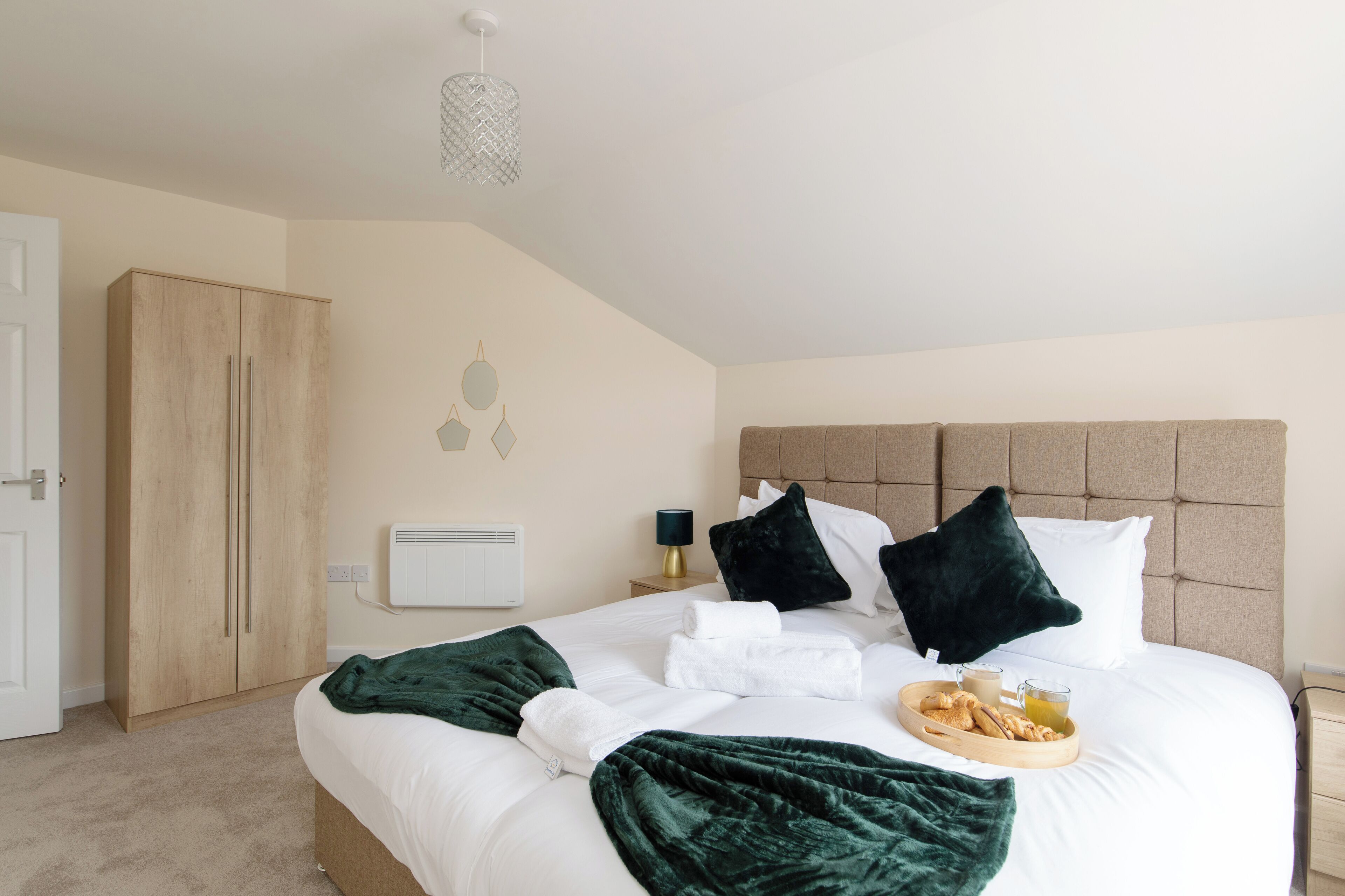 Deluxe Apartment, Non Smoking, Balcony | 2 bedrooms, iron/ironing board, travel cot, free WiFi