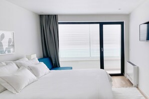 5 habitaciones, muebles diferentes y tabla de planchar con plancha 