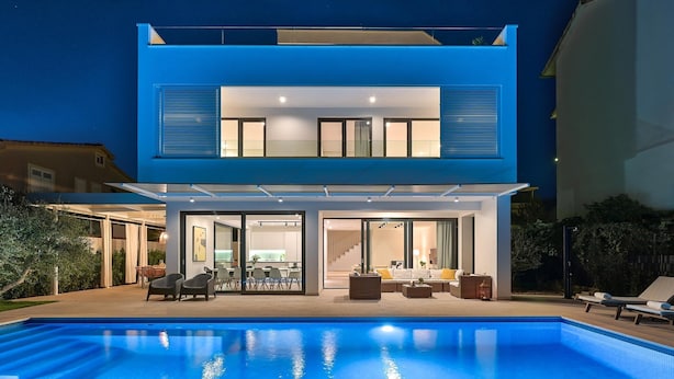 A modern two-story house with a swimming pool in the foreground. - 5-bedroom Villa Near Split With Pool (Kastela)