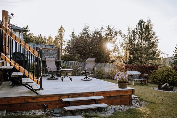 Terrace/patio - Cypress-3BR|Hottub|PetFriendly (Olds)