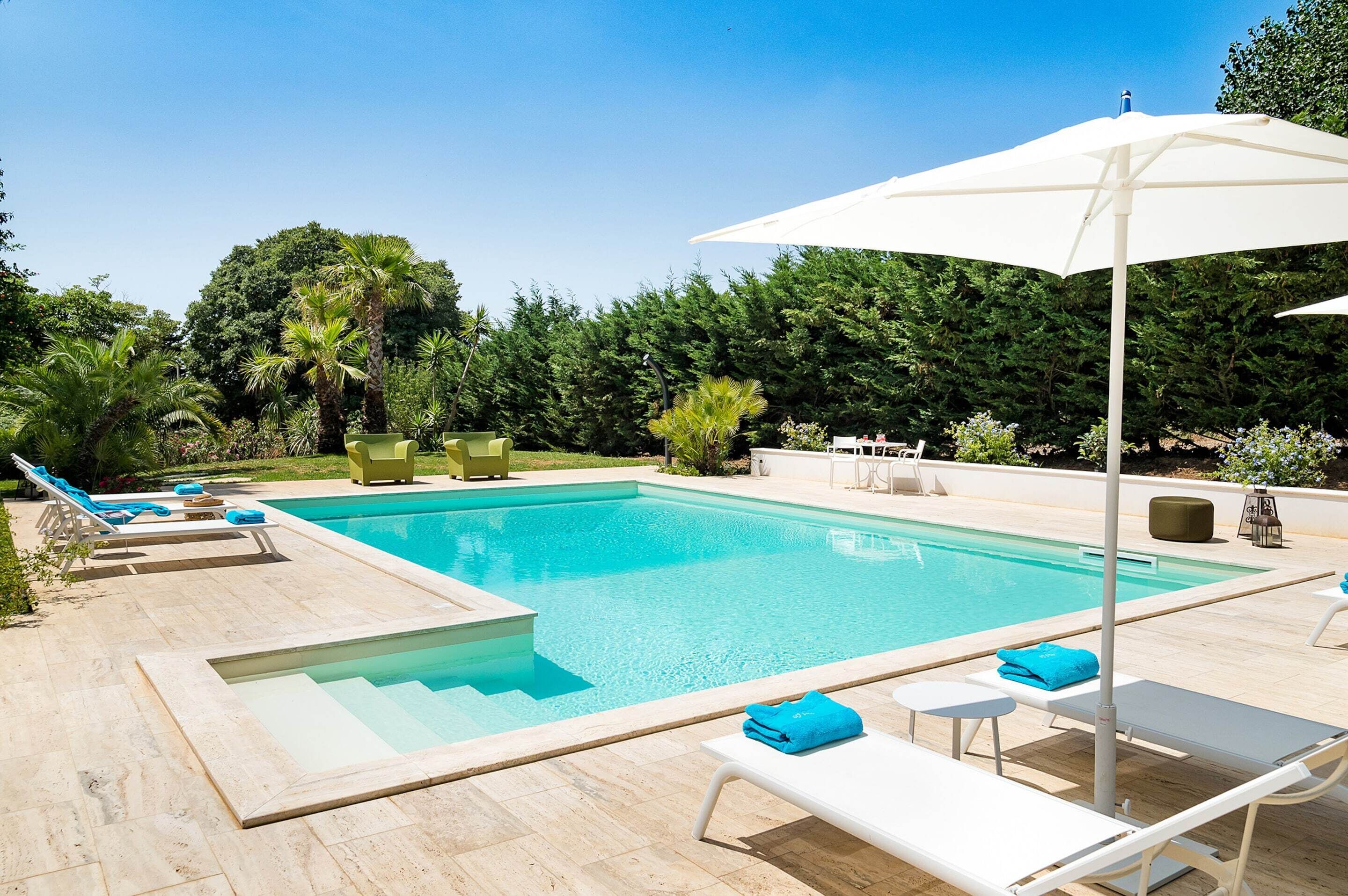 Villa | Alberca | Alberca techada y alberca al aire libre