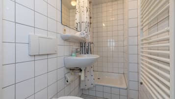 Apartment | Bathroom | Towels