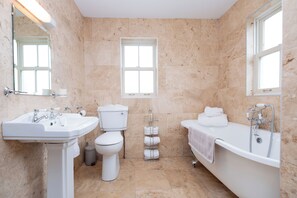 Shower, hair dryer, towels, soap - Historic Luxury House.  In the heart of County Clare. (Corofin)