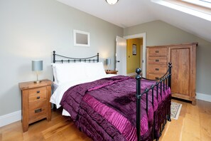 5 camere, una scrivania, ferro/asse da stiro, culla da viaggio