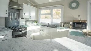 Unclassified image, 2 of 17, button - Seaside Chalet Escape in Abersoch (Pwllheli)