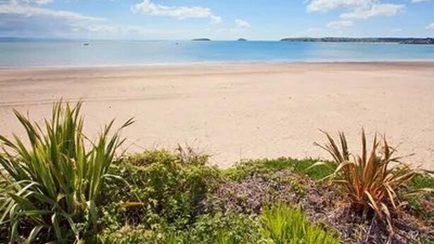 Unclassified image, 1 of 17, button - Seaside Chalet Escape in Abersoch (Pwllheli)