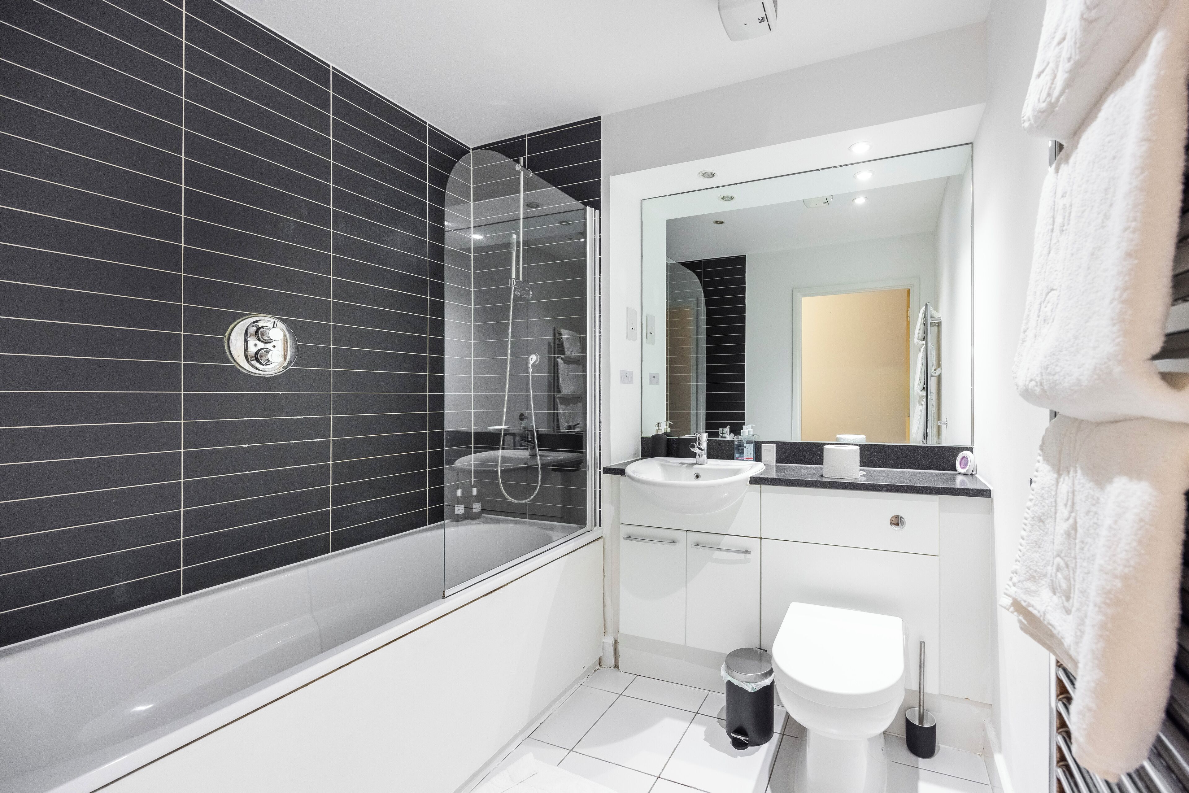 Superior Apartment, City View | Bathroom