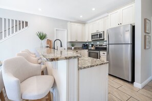 Fridge, microwave, oven, stovetop - PRIVATE POOL! PET FRIENDLY! CRYSTAL BEACH 4/2.5 SLEEPS 12! (Destin)