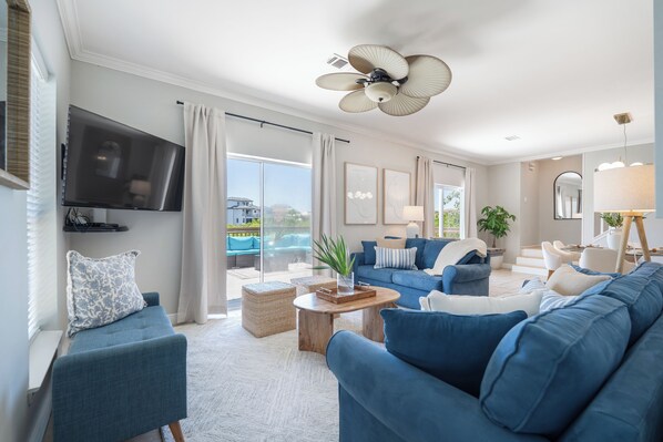 Smart TV - PRIVATE POOL! PET FRIENDLY! CRYSTAL BEACH 4/2.5 SLEEPS 12! (Destin)