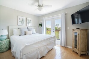 4 bedrooms, iron/ironing board, free WiFi, bed sheets - PRIVATE POOL! PET FRIENDLY! CRYSTAL BEACH 4/2.5 SLEEPS 12! (Destin)