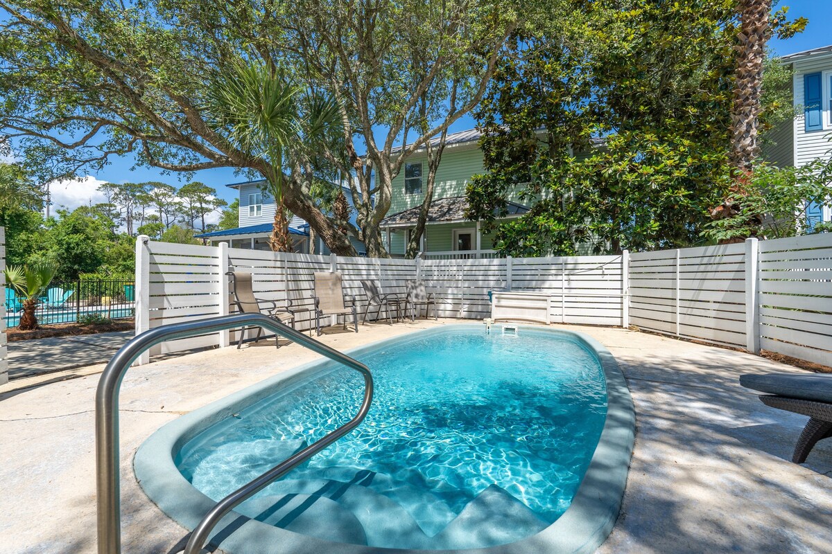 PRIVATE POOL! PET FRIENDLY! CRYSTAL BEACH 4/2.5 SLEEPS 12!