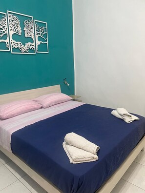 1 bedroom, iron/ironing board, WiFi, bed sheets - Deaparthenope  (Napoli)