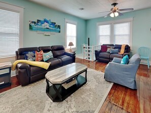 Smart TV - Seawall Celebration - Manor | Spacious, Prime Spot! (Galveston)