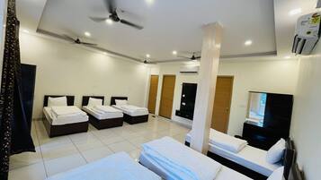 Family Room Garden and Jungle View With Balcony | Desk, laptop workspace, soundproofing, free WiFi