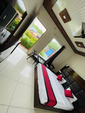 Desk, laptop workspace, soundproofing, free WiFi - Lee Corbett Resort (Ramnagar)