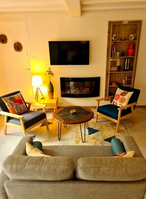 Smart-TV, Tischfußball, Bücher
