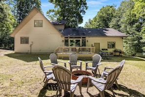 Terrace/patio - Cozy Chalet close to pool, skiing, golfing, & torch lake! Perfect for families! (Bellaire)