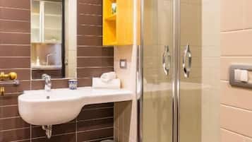 Apartment, 2 Schlafzimmer, Küche, Turm | Badezimmer | Dusche, kostenlose Toilettenartikel, Haartrockner, Handtücher
